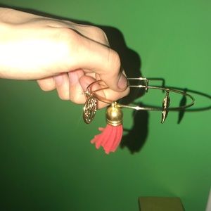 dangle bracelet/charm bracelet